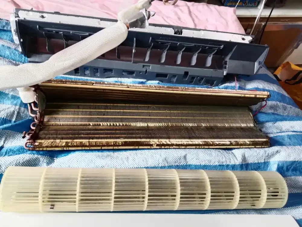 SERVICE AC PERBAIKAN DAN MAINTENANCE