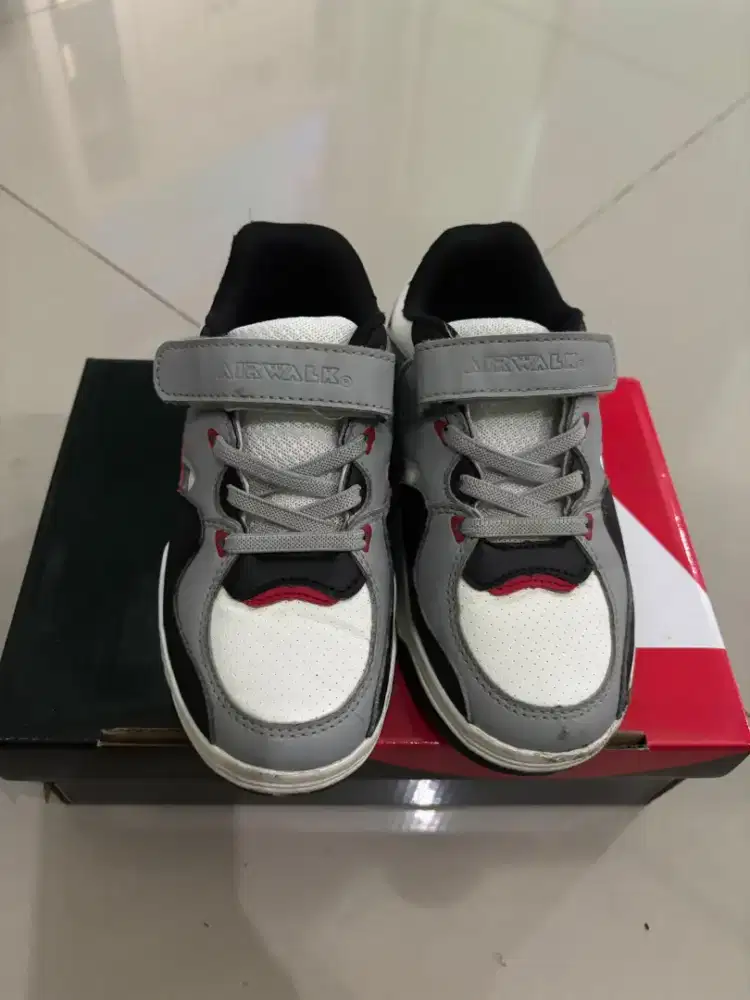 PRELOVED AIRWALK CONY JR