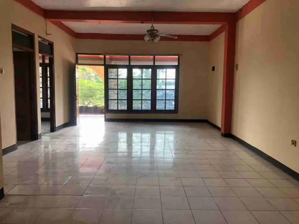 Bangunan 2 Lantai Strategis Pinggir Jalan Raya