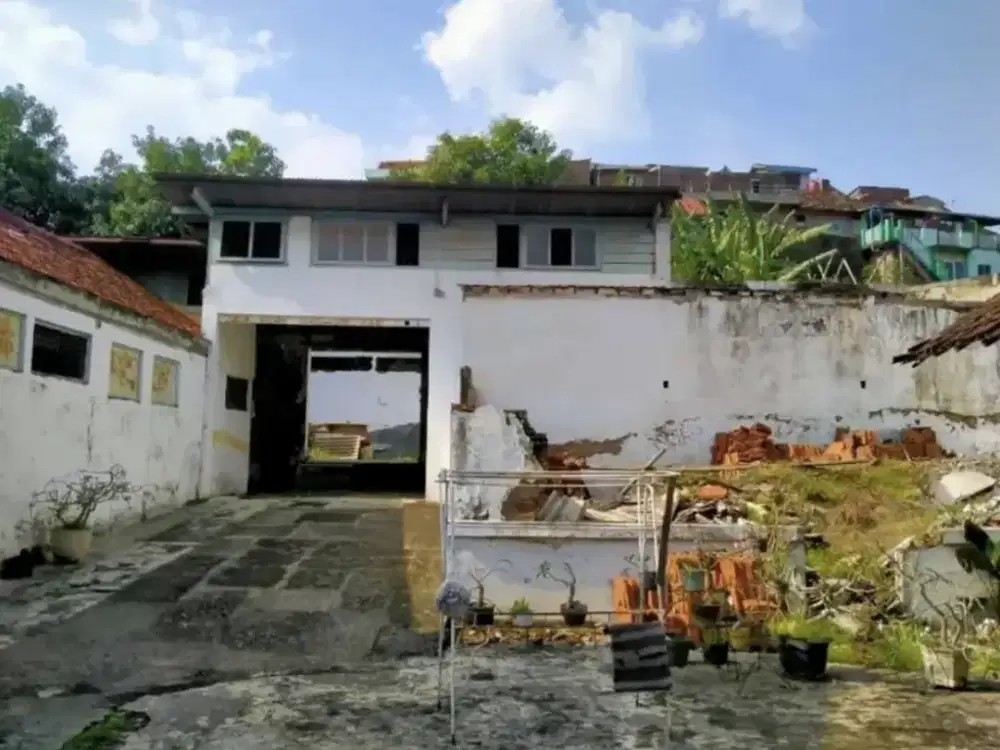 rumah super strategis di tengah kota jalan veteran