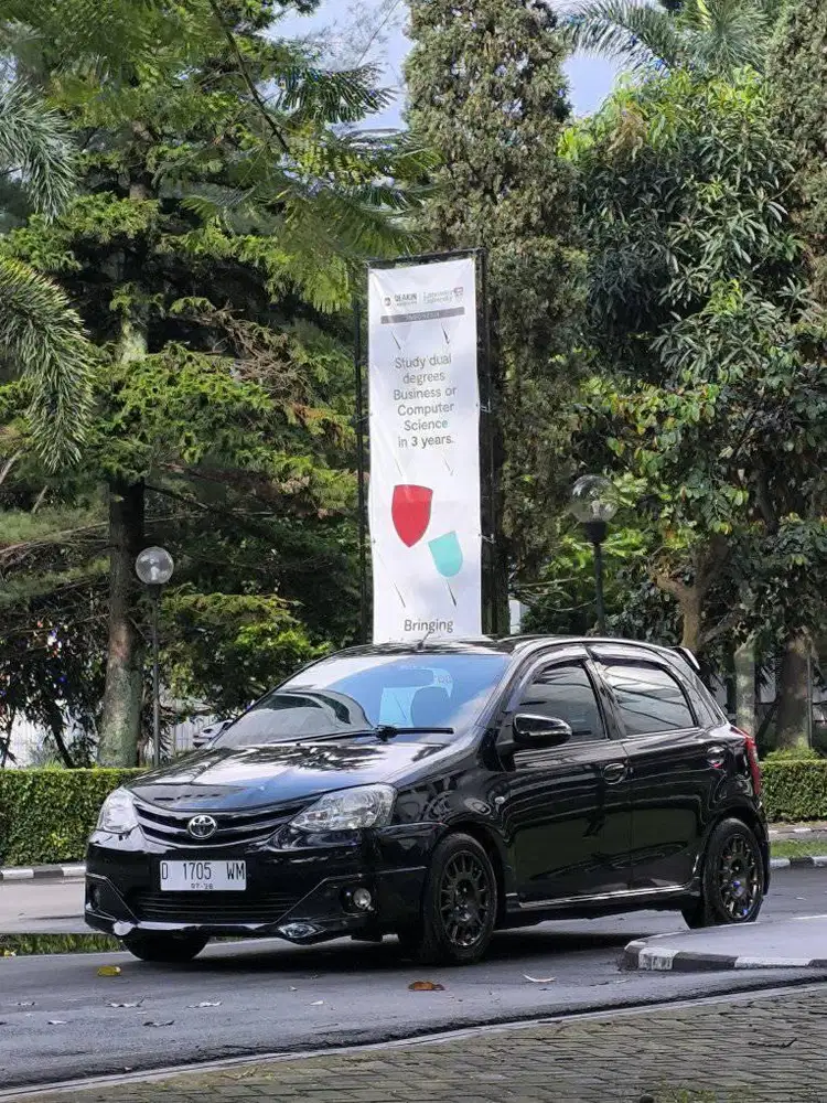 DP 19JT // TOYOTA ETIOS VALCO 1.2L MT 2013 ISTIMEWA