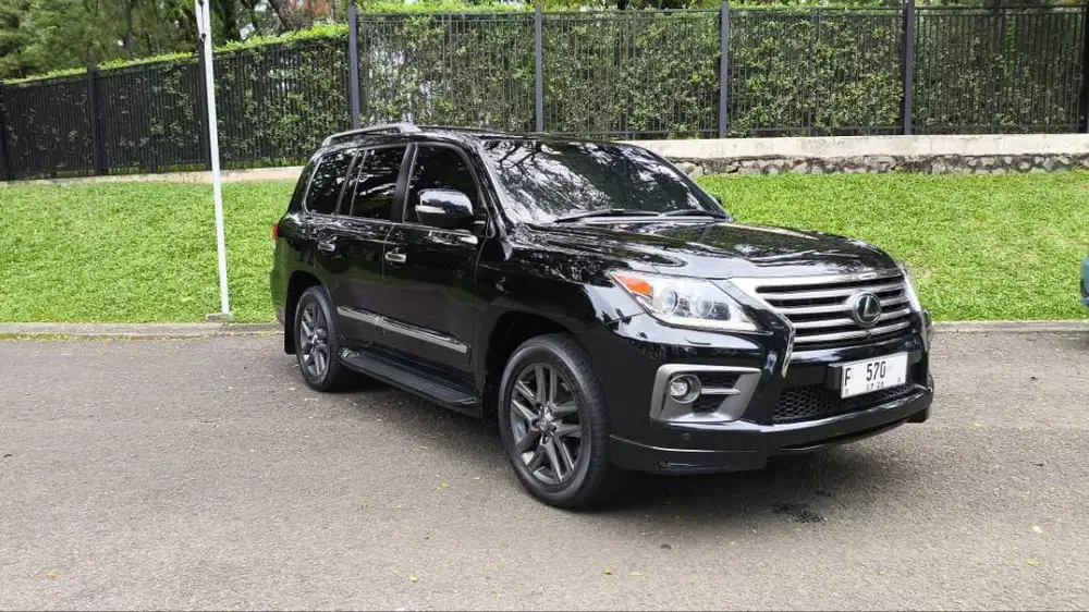Lexus LX570 F Sport 2014.