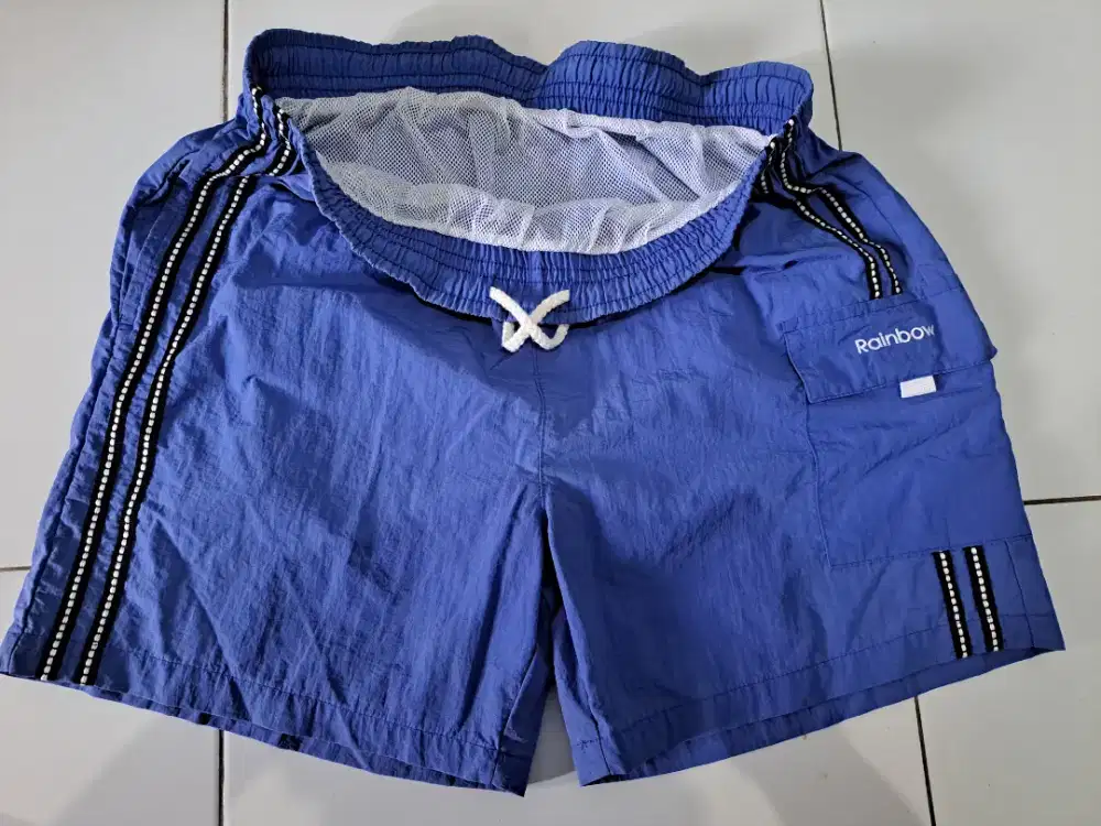 Celana pendek masih sperti baru