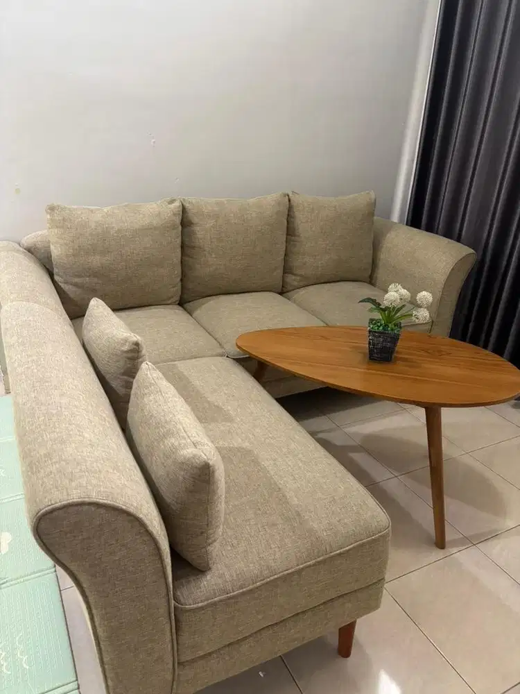 Sofa Ruang Tamu Merk Vassa Sudut L (Warna Beige) & Meja Kayu