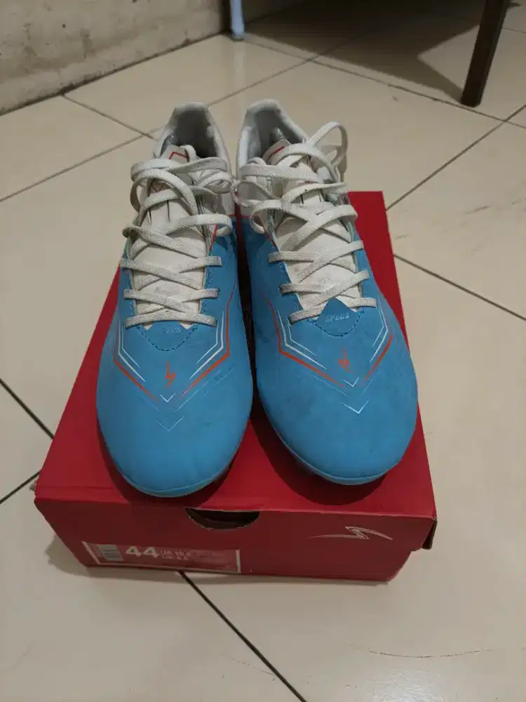 Sepatu Bola Specs Axis FG