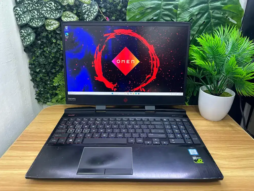 HP Omen 15
Core i7-8750H
Ram 8GB/512Gb GTX 1050Ti 4GB
15FHD 144Hz
RGB