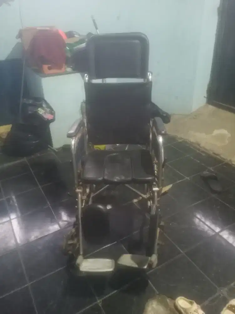 Kursi roda merk sella