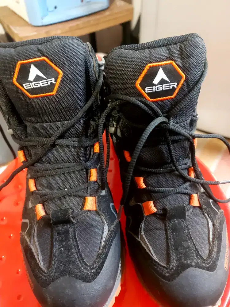 Sepatu Gunung Eiger Original Ortholite