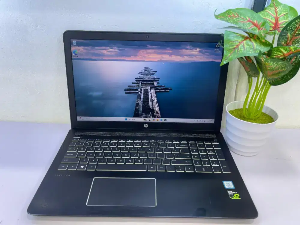 HP PAVILION 15
Ci7 7700HQ
RAM 8GB 
SSD 128GB
HDD 1TB 
GTX 1050 4GB