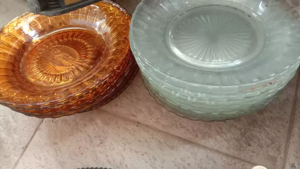 Piring makan kaca tebal