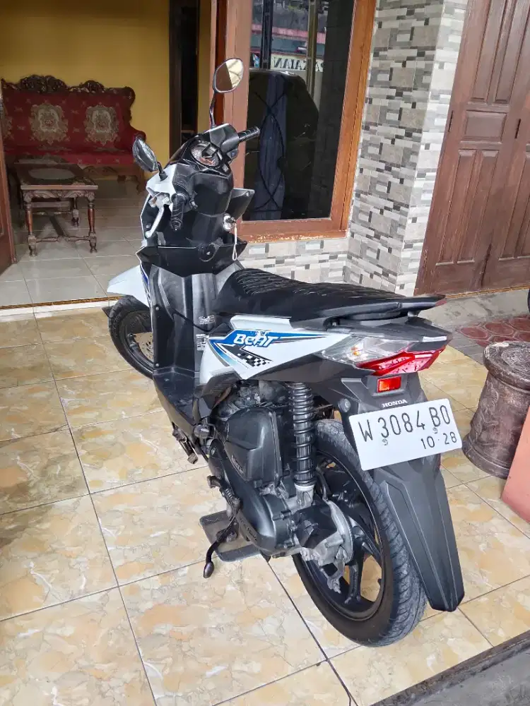 Beat Eco 2018 warna putih