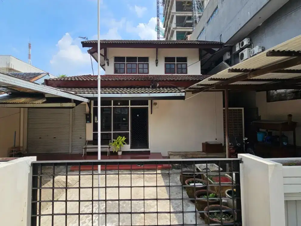 Rumah 2 lantai strategis di jalan erlangga dekat jalan raya ahmad yani cocok untuk usaha atau kantor