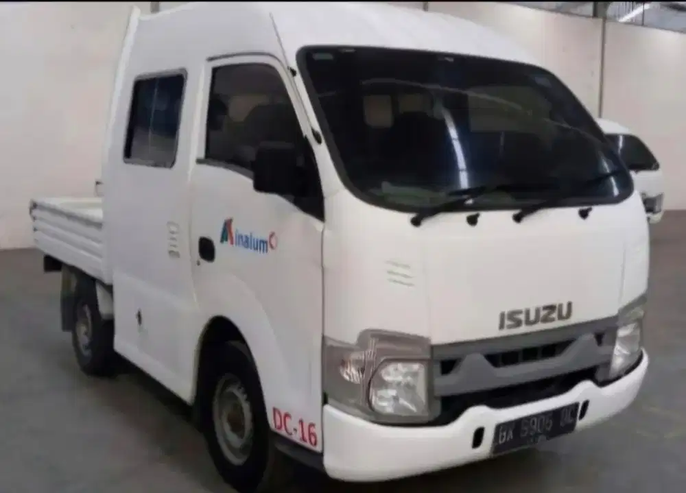 Km13rb Double Cabin, isuzu Traga pick up 2.5 AC PS 2021 box blind van.