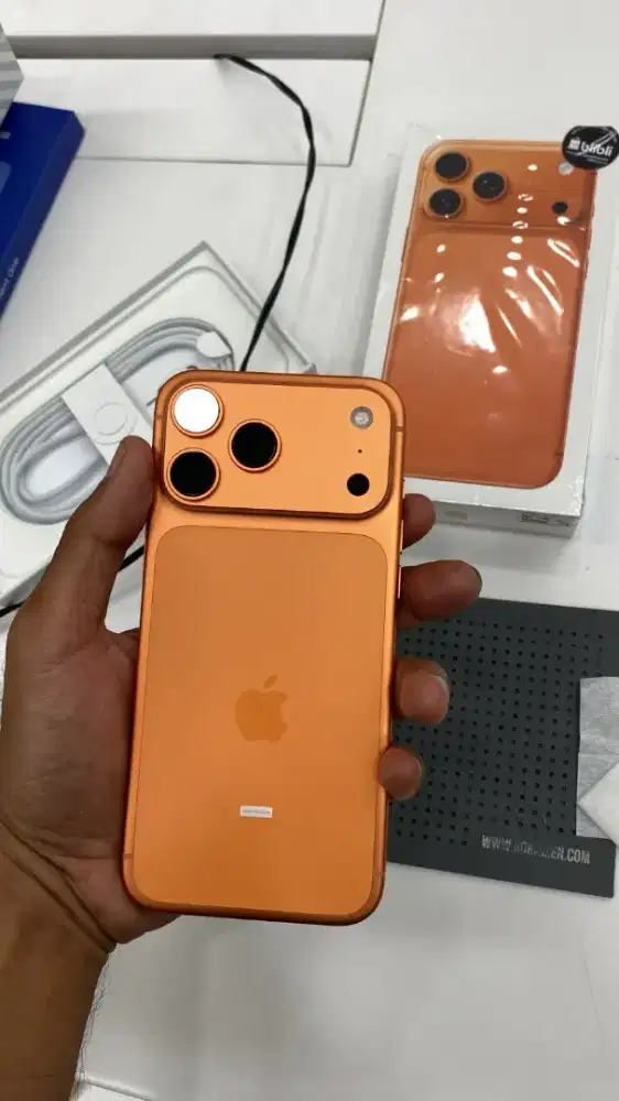 IPHONE 17 PROMAX COSMIC ORANGE