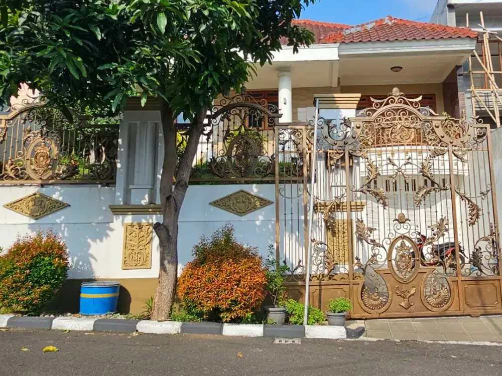 Rumah mewah dekat jalan raya manyaran abdulrahman saleh dan smp isriati
