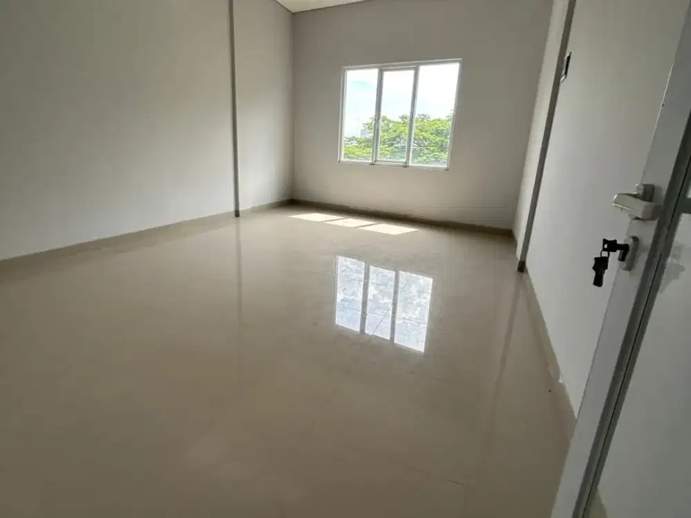 Dijual/Disewakan Ruko di Cipondoh LT.4x15 Posisi Jalan Raya