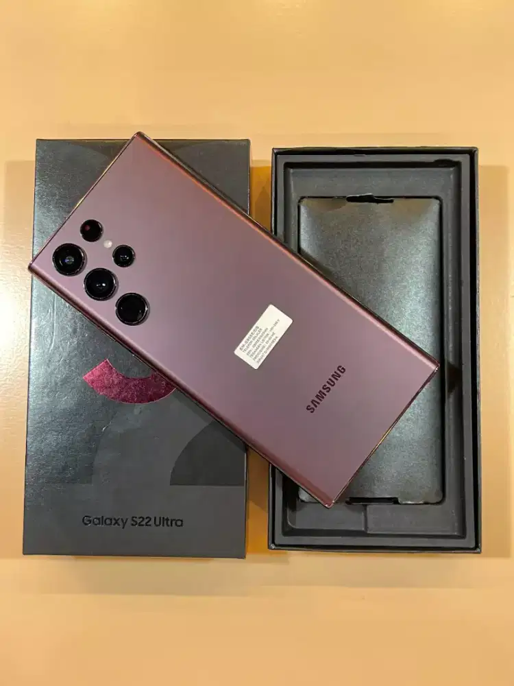 Jual SamSung Galaxy S22 Ultra Warna burgundy 512GB/12GB Mulus