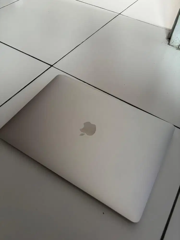 Macbook air 2020 core i5 8/256