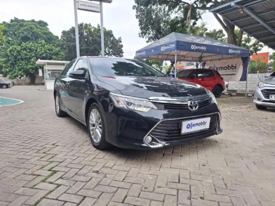 LOW DP Toyota Camry 2.5 V Bensin-AT 2018 SAP