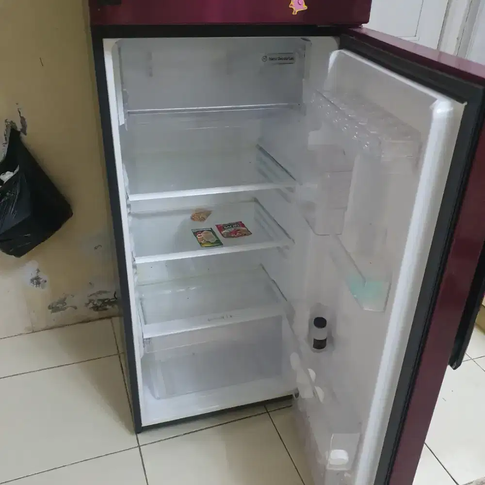 Dijual cepat kulkas sharp 2 pintu