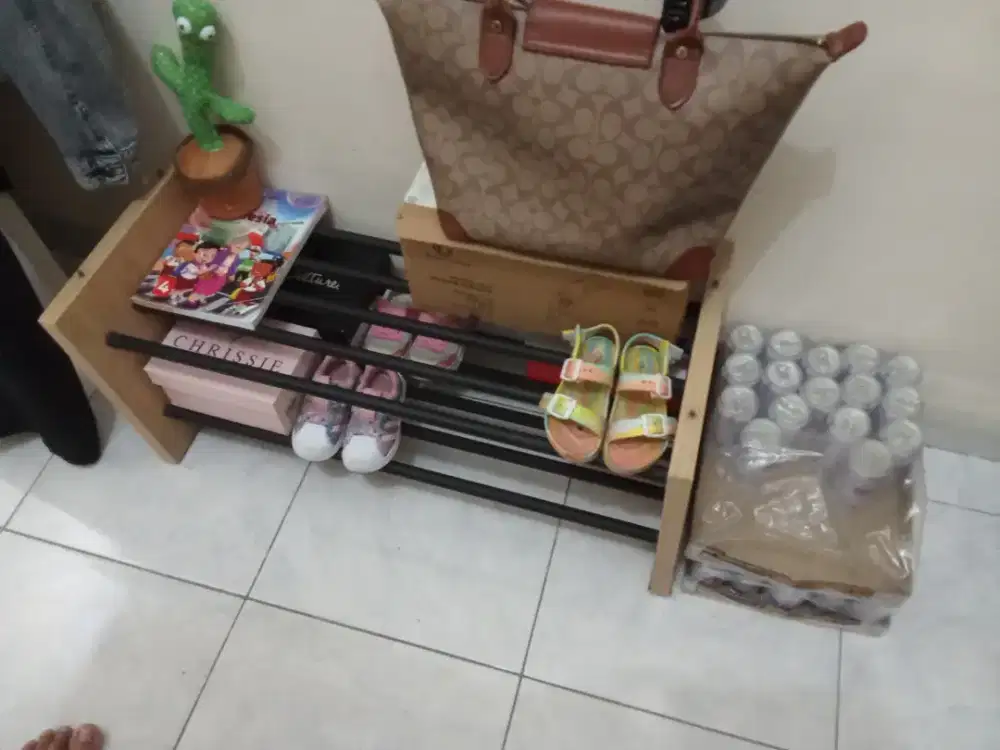 Rak sepatu bagus