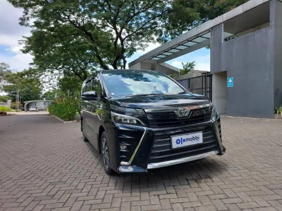 LOW DP Toyota Voxy 2.0 Bensin-AT 2019 BIA