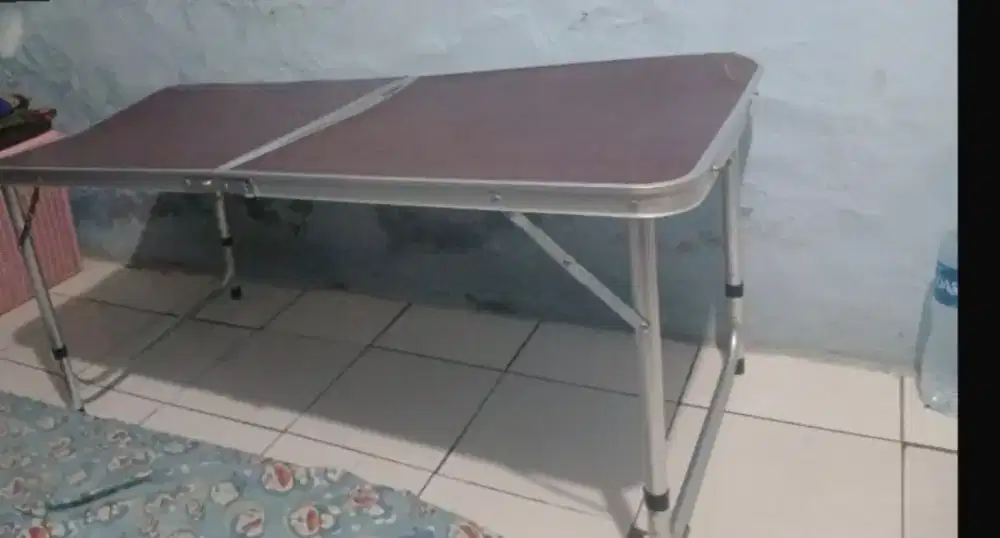 Meja lipat dan cup Sealer