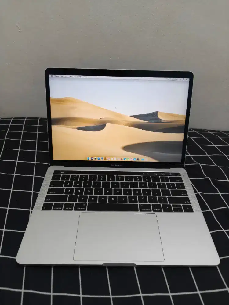 Macbook pro 13 inch 2018 i5 8gb/256gb