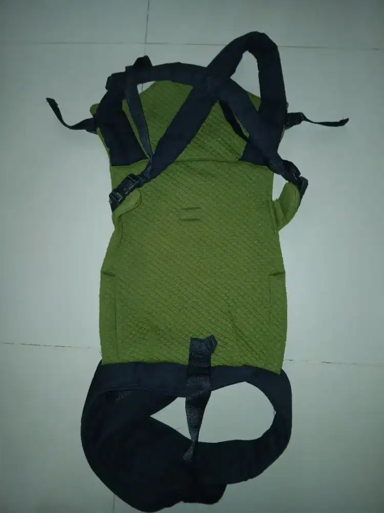 Gendongan kangguru merek kiddy exclusive warna army