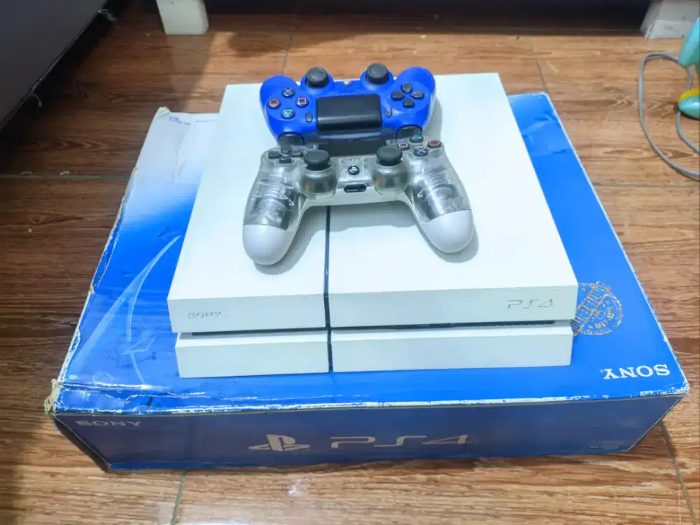 PS4 PLAYSTATION 4 FAT DAN MONITOR SAMSUNG 19 INCHI PEMAKAIAN PRIBADI