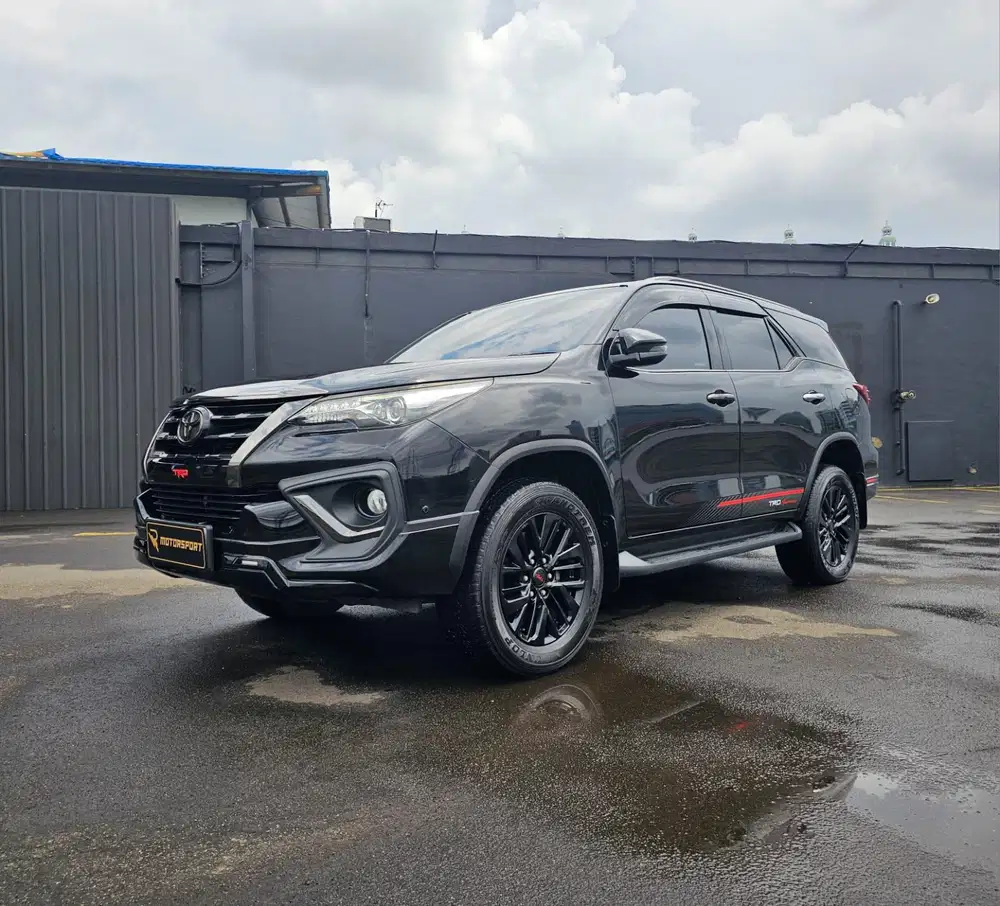 (TDP: 50JT) KM:30rb Toyota Fortuner VRZ 2.4 TRD Sportivo low km