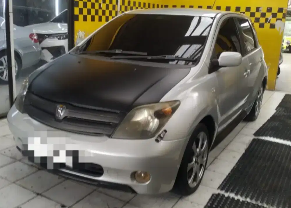 Toyota IST 2003