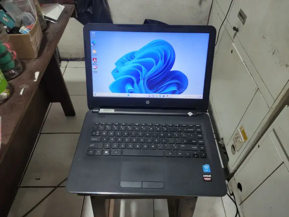 A1267 Laptop HP 240-G4 Ram 4gb SSD 120gb core i5 gen5 Double VGA