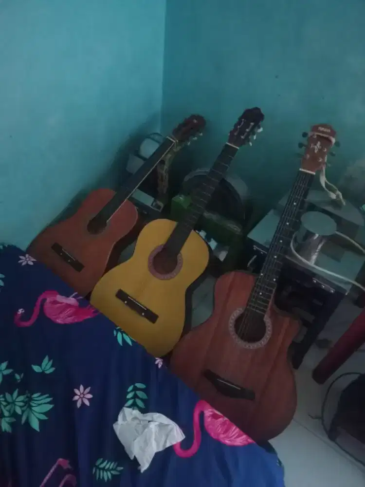 Jual 3 gitar,bisa satuan
