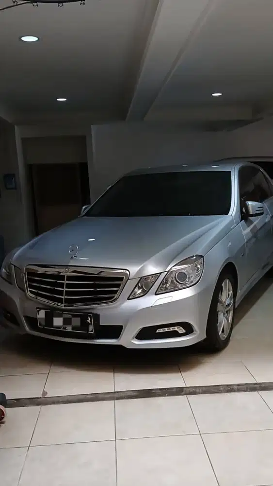 Mercedewz-Benz E250 Cgi Avangarde AT Tahun 2010 Low Kilometer