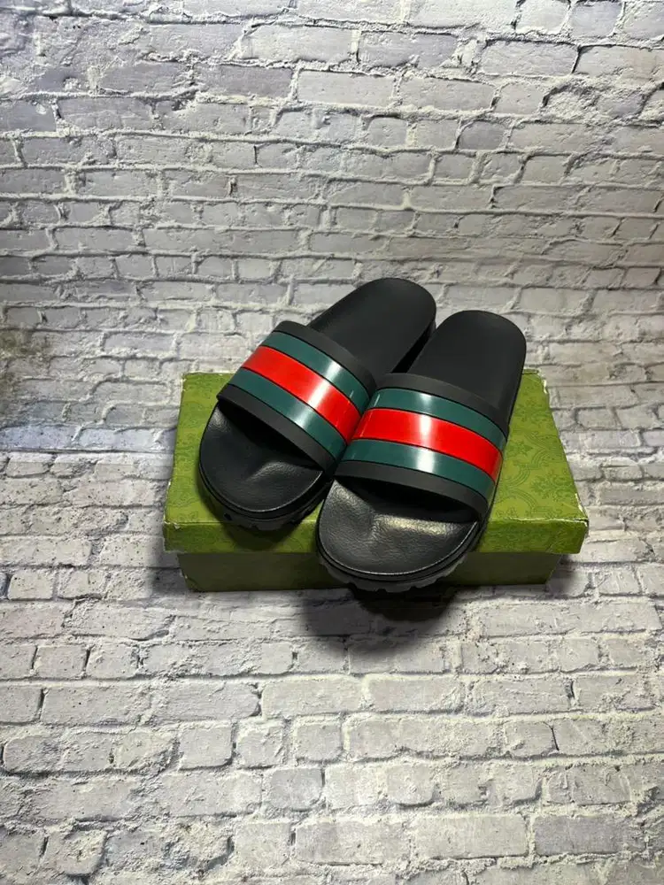 Sendal gucci size 43