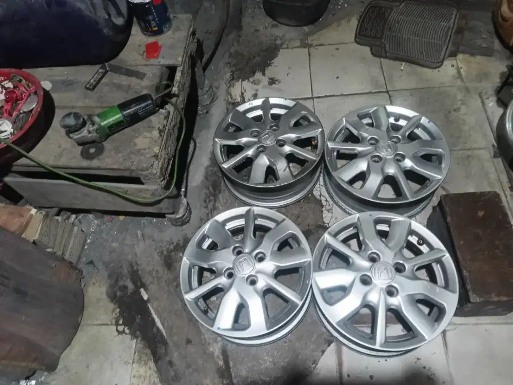 Velg mobil bekas OEm Brio 2014 ring 14 pcd 4*100