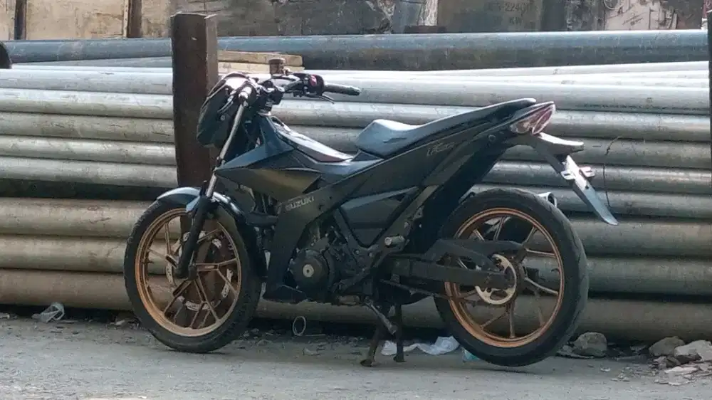 Satria fu 2018 black fredator