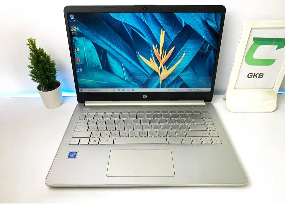 Laptop HP 14s Ram 8gb Ssd 256gb keyboard backlight nyaman untuk kantor