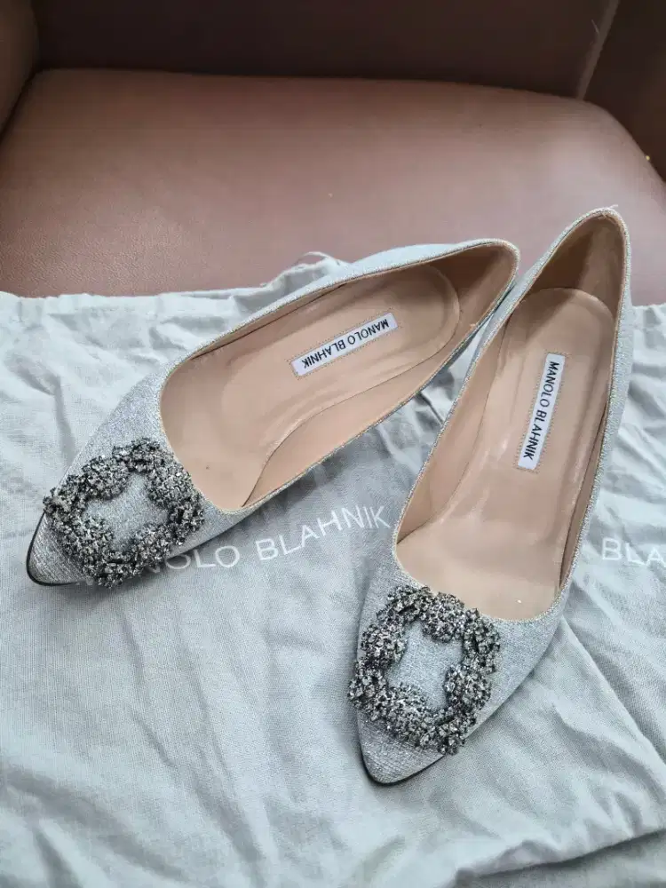 Manolo Blahnik (Original) Size 37 Grey
