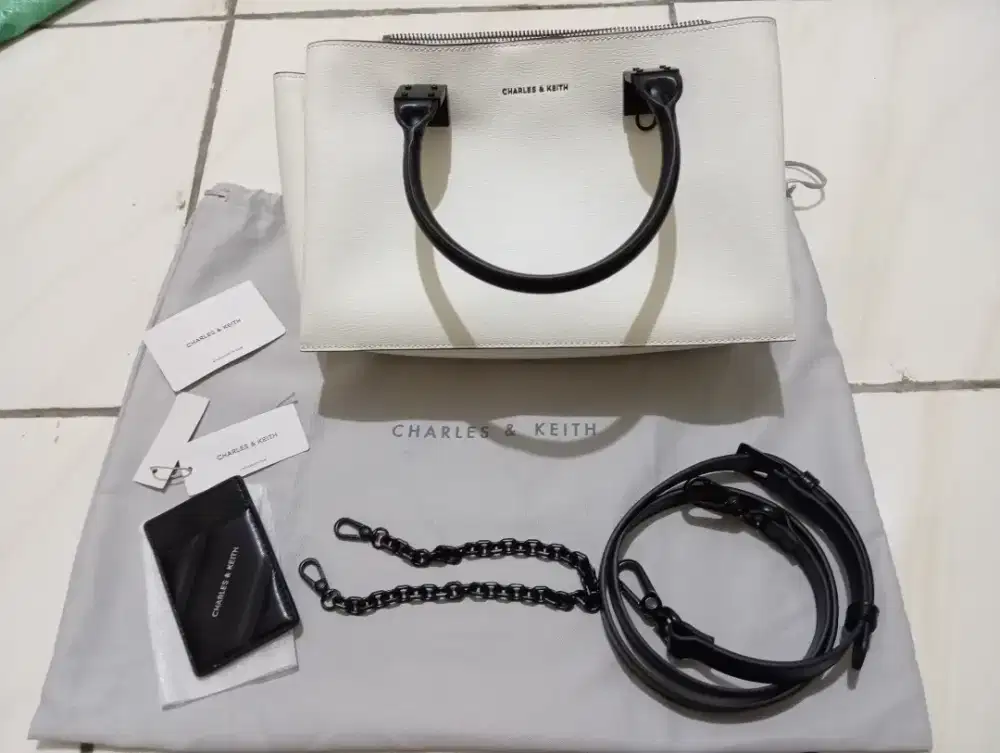 Jual cepat Tas Charles & Keith original