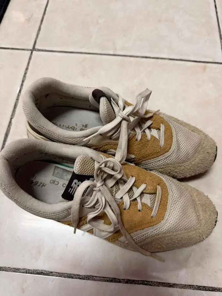 Sepatu new balance bekas