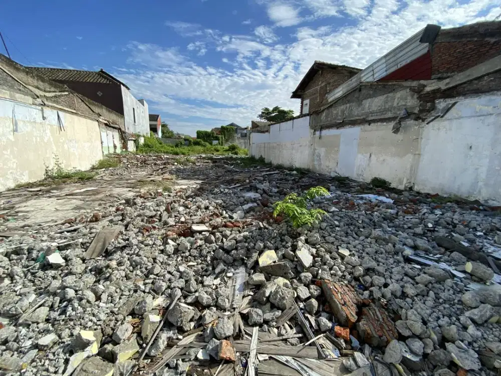 Tanah di jalan raya majapahit sangat strategis cocok untuk usaha