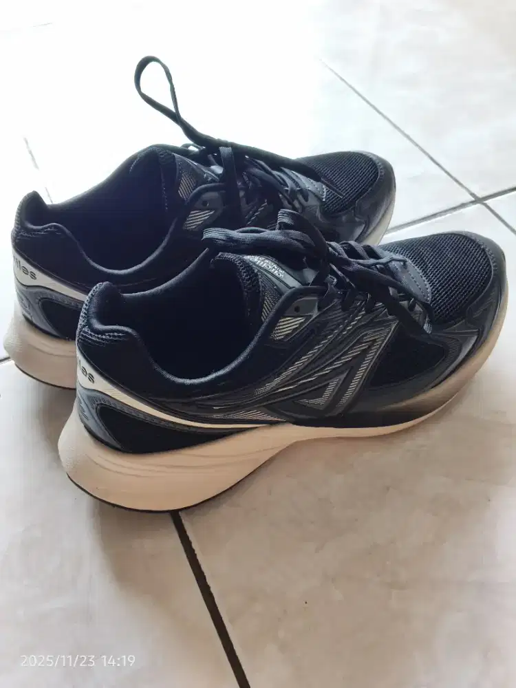 ARDILES ELMORE BLACK WHITE SIZE 42