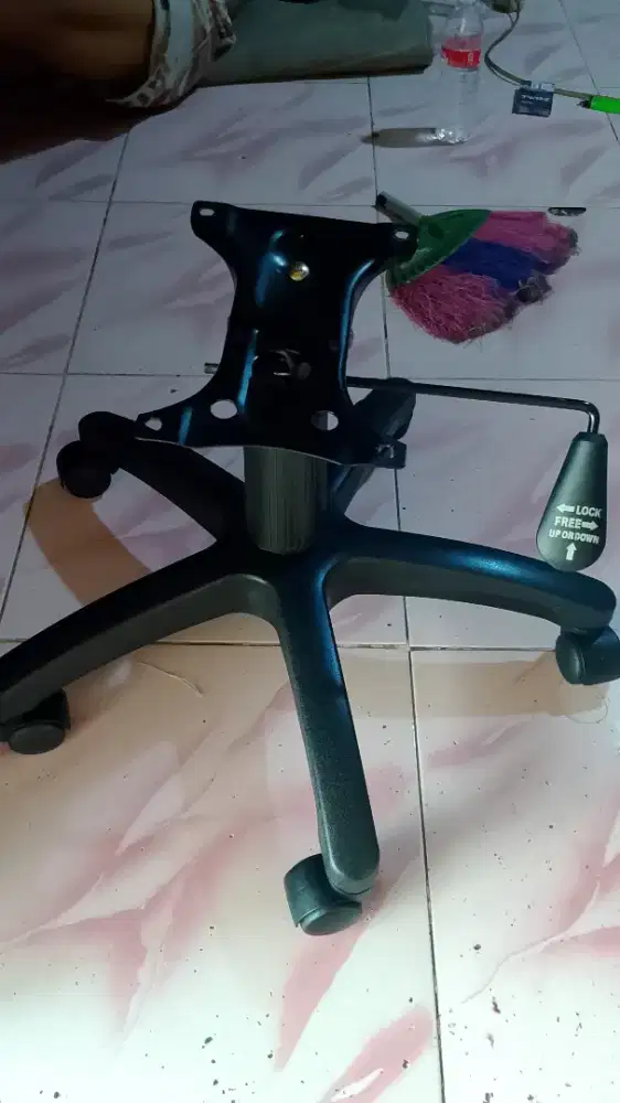 Ganti hidrolik dan kaki kursi