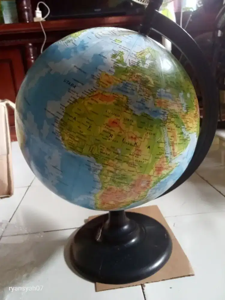 Bola dunia untuk pelajaran sekolah