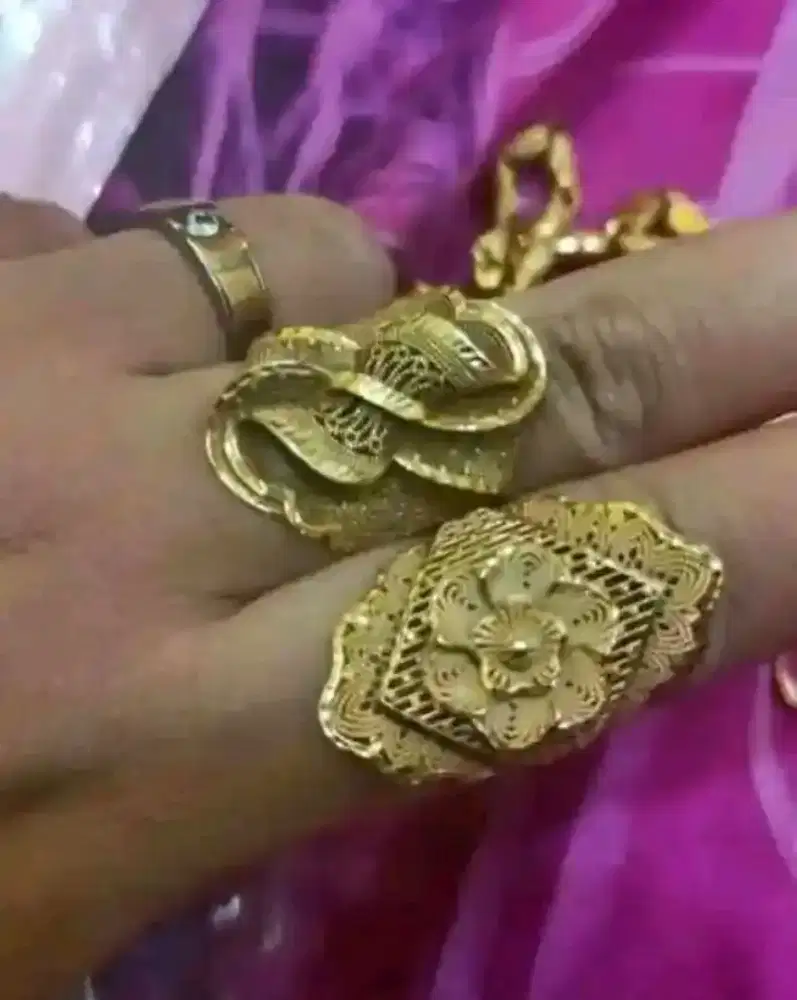 Menerima jual beli emas tampa surat dari tokoh lain