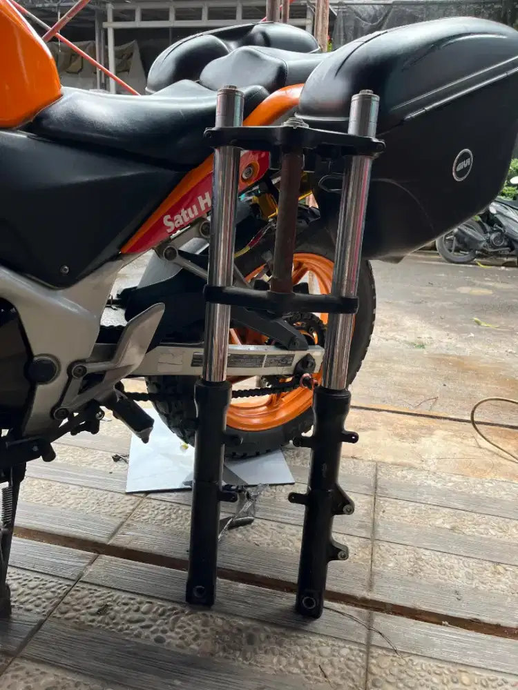 Shockbreker depan ORI