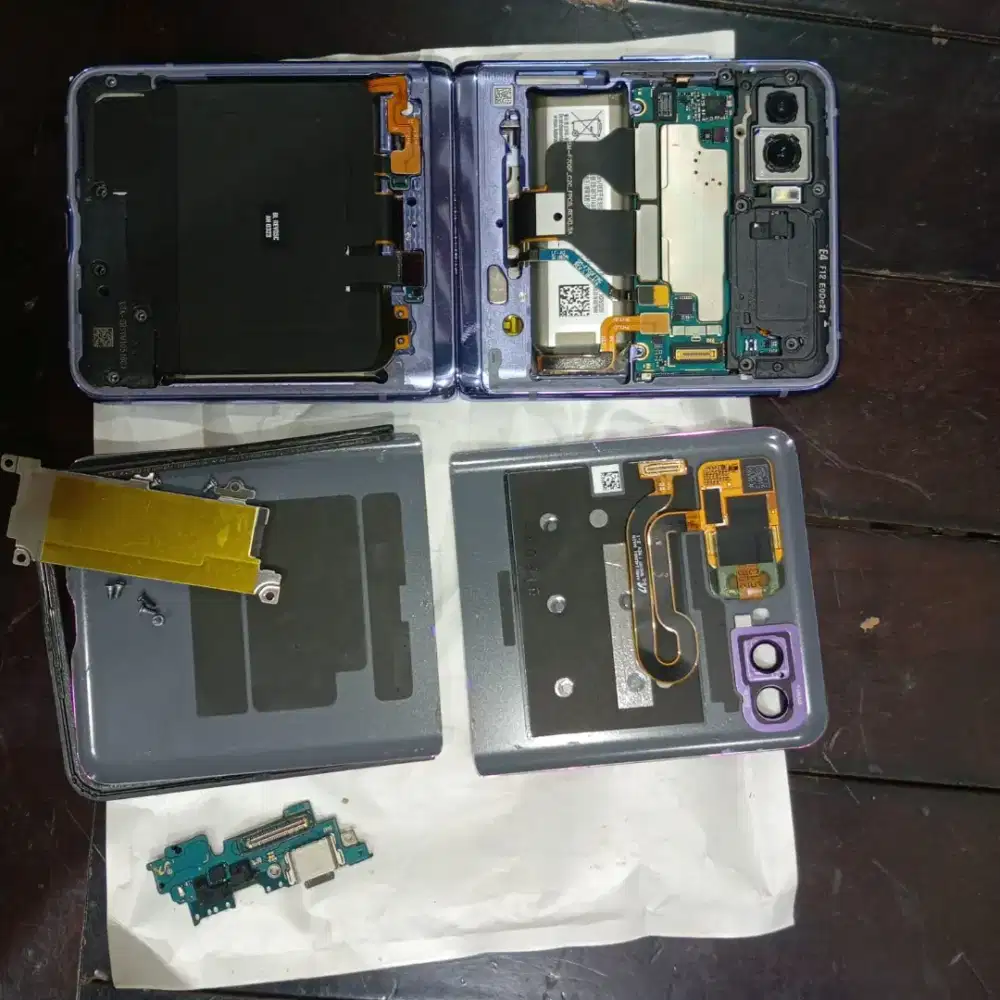 MESIN SAMSUNG Z FLIP 1 8/256 ORI BODY MULUS HANYA TIDAK ADA LCD