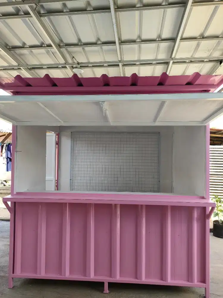 Booth Container